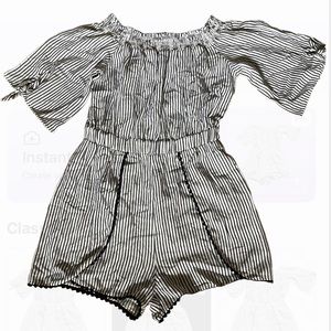 Brandnew Montreal Black & White Striped off shoulder romper shorts PR1-15